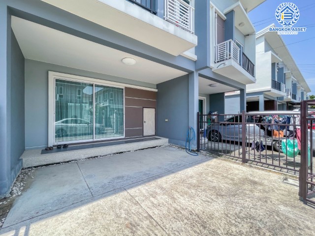 *****ทาวน์เฮ้าส์มือสองย่านกรุงเทพฯ ม.ศุภาลัยวิลล์ เพชรเกษม69 เนื้อที่มากถึง 19.1 ตร.ว. ฟังก์ชัน 3 ห้องนอน 2 ห้องน้ำ 2 ที่จอดรถ บ้านใหม่ไม่เคยเข้าอยู่ แถมฟรี! 2 เครื่องปรับอากาศ 1 เครื่องทำน้ำอุ่น และเฟอร์ฯ ทั้งหมด บนทำเลเชื่อมต่อทุกการเดินทาง ถ.เพชรเกษม, ถ.พุทธมณฑลสาย3, ถ.บางบอน ใกล้เดอะมอล์ บางแค